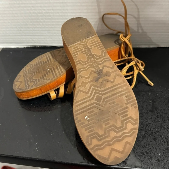 Lucky Brand Gladiator Colette tan leather tie up calf studs vacation wedge US6 - Picture 4 of 6